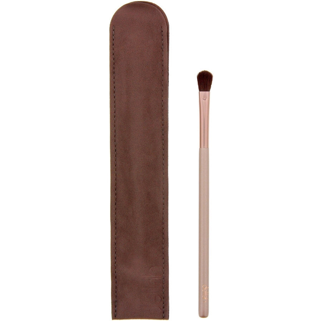 delilah-eyeshadow-brush-br05
