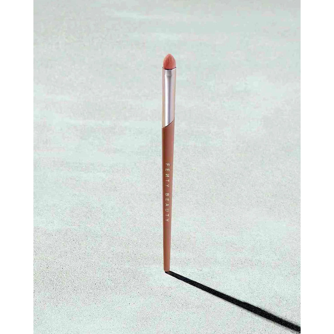 fenty-beauty-precise-definition-eyeshadow-brush-220